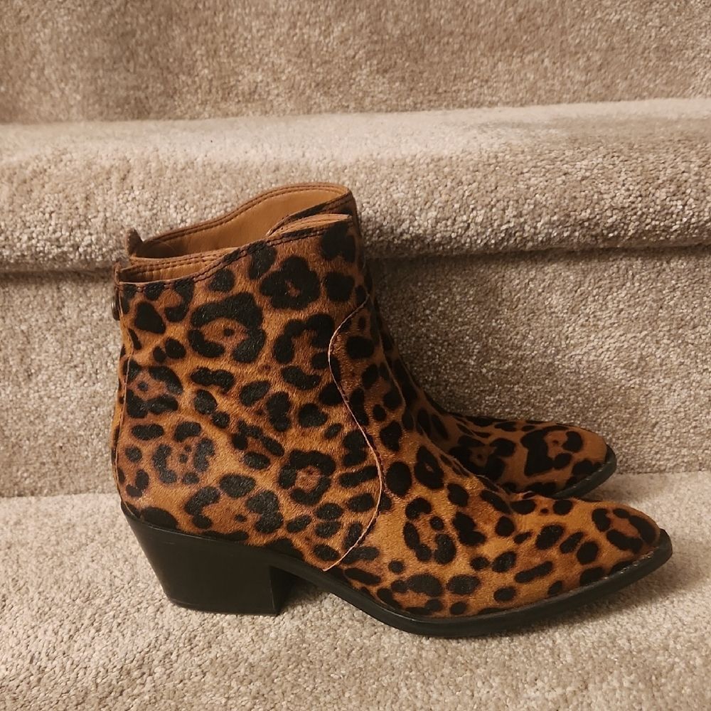Patricia Nash "Suzanna" Leopard-Print Ankle Boots Size 8